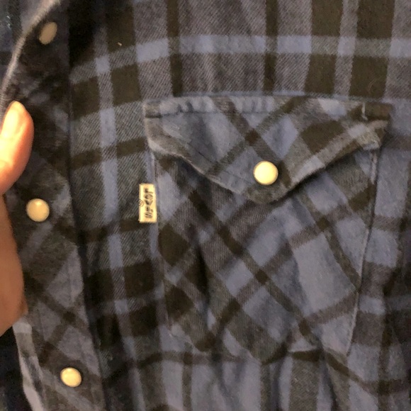 Levi’s Flannel - Picture 2 of 4
